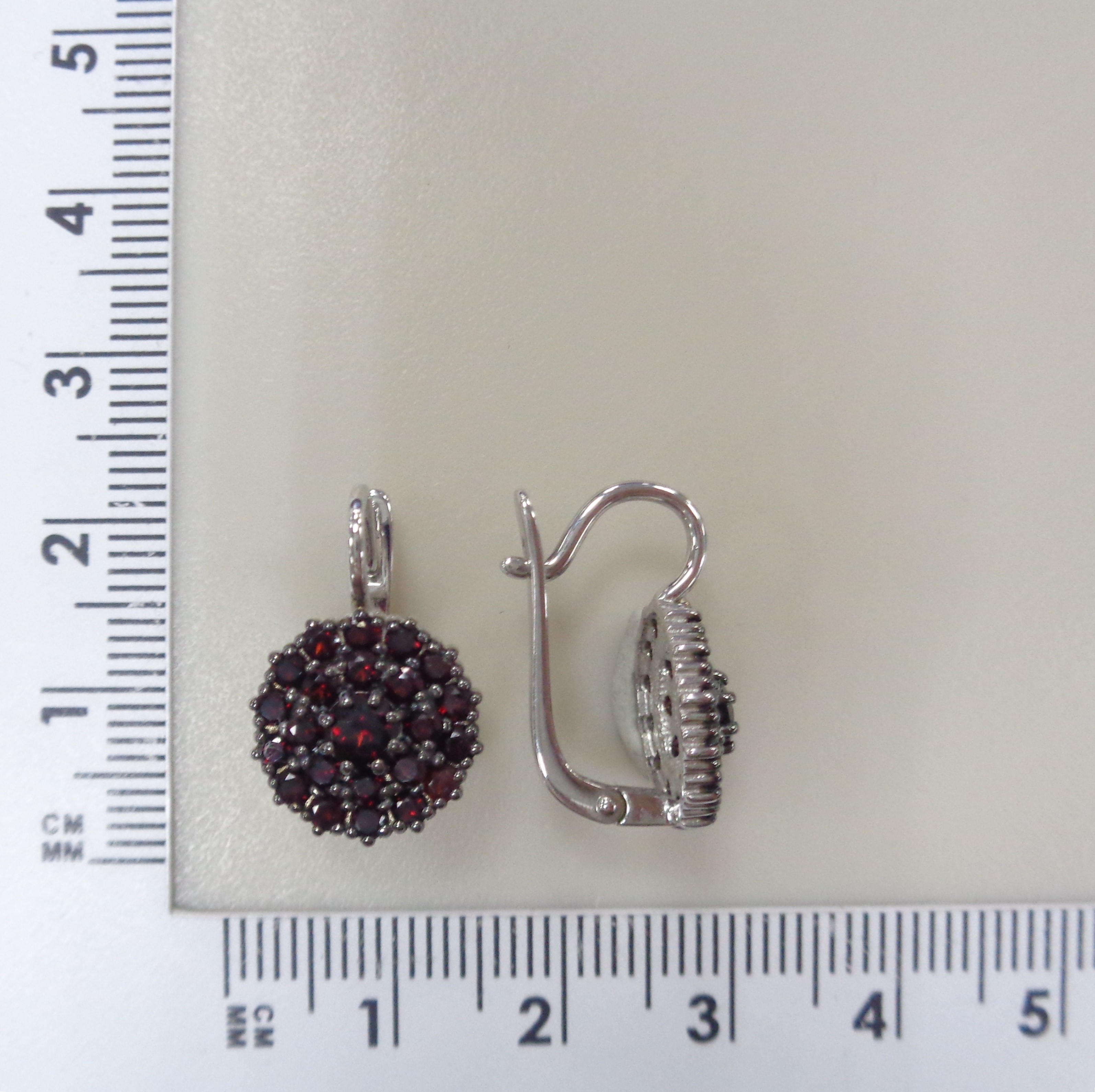 Серебряные серьги с чешскими гранатами